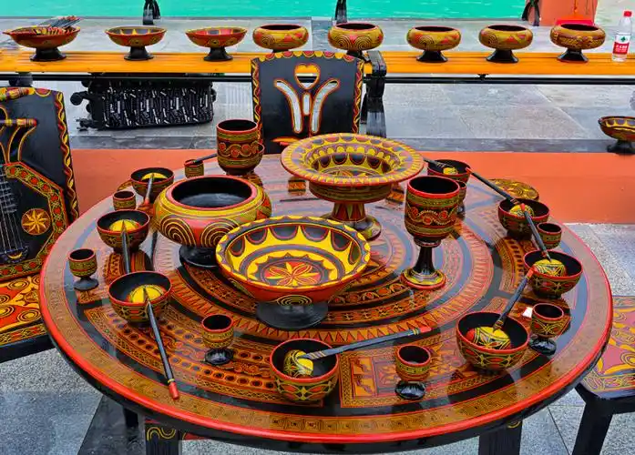 03 彝族漆器髹饰技艺 彝族漆器是在 数千年历史的彝族古餐具基础