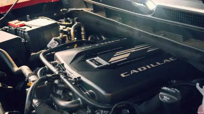 6l v16发动机,最大功率可以达到746千瓦;在上个世纪30年代,凯迪拉克