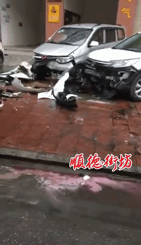 龙江猛烈车祸一排车惨遭爆头现场一片狼藉