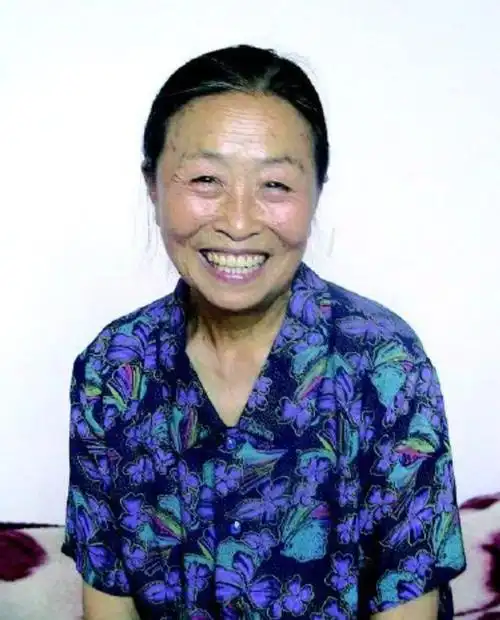 张少华82岁老照片曝光朴素装扮精神十足还获德艺双馨称号