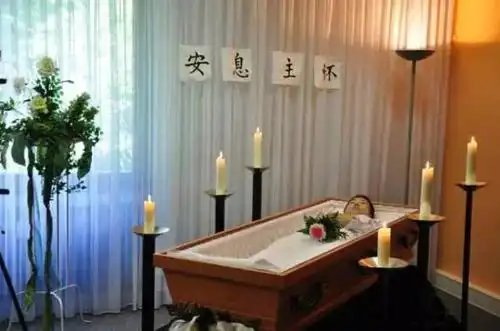 一年后,我的尸骨腐烂.