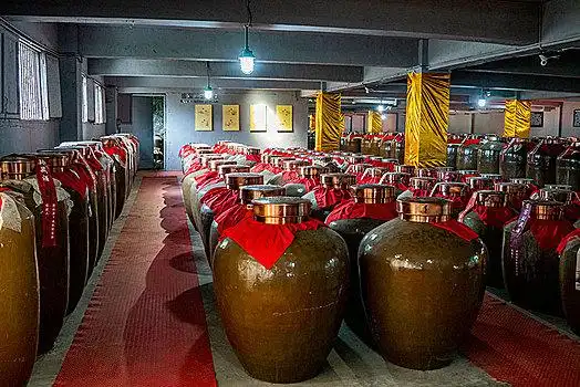 贵州省茅台镇,宋代官窖,酒酒厂藏酒厂房