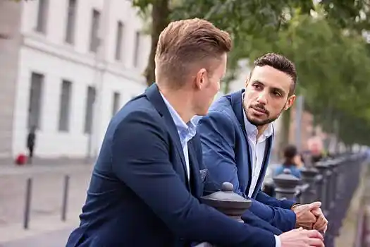 两个,商务人士,站立,户外,英俊,交谈