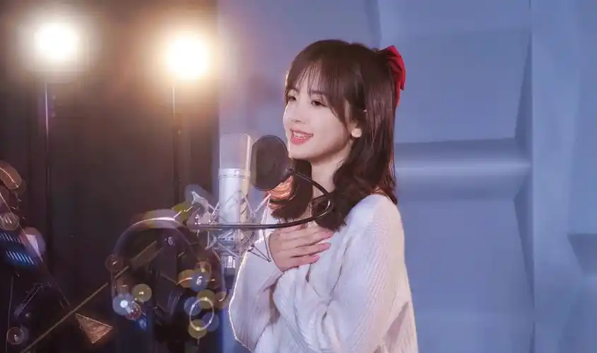 p>王冰冰,1990年出生于吉林省长春市,中国内地记者