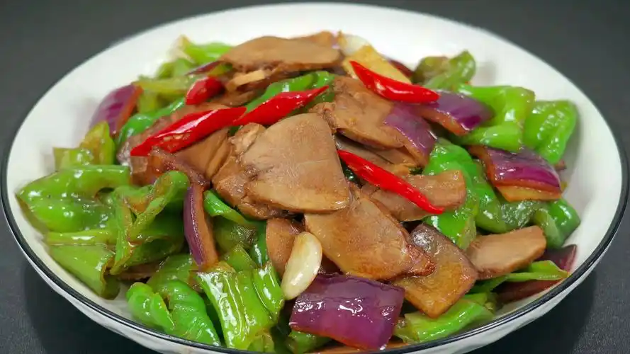 猪舌头怎么做好吃不腥,原来处理方法特别重要,卤猪舌和小炒口条