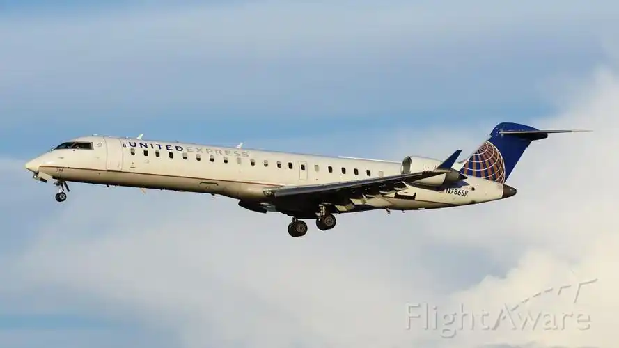 canadair regional jet crj-700 (n786sk)