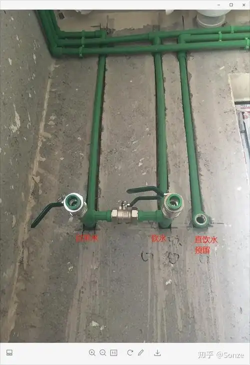 打个对折,硬度在200以内的话,单独从软水前(并联)拉一根水管做直饮机