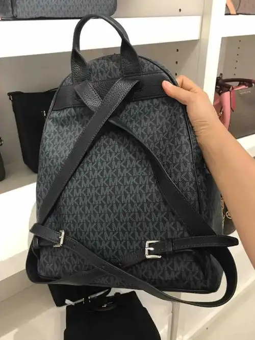 mk经典logo大号时尚双肩包 男女适用