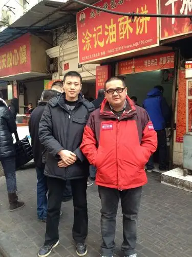 湖北经视直播主持人喜子和涂勇和影