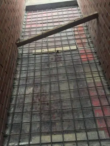 用10mm的钢筋单层双向现浇了一块厚10-12公分的阳台,钢筋间距13,长3.