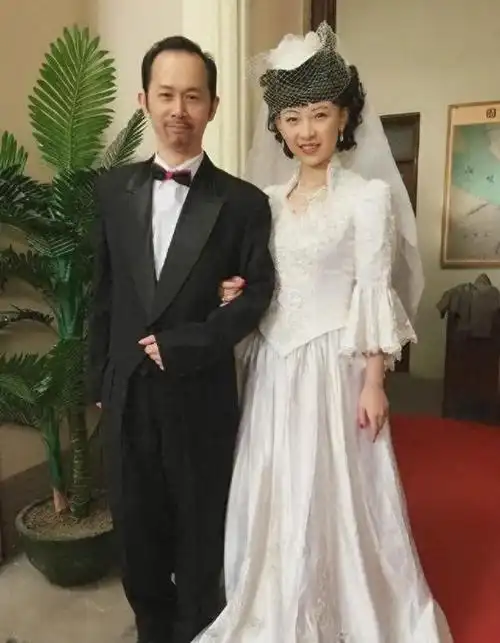 63岁的369王虾吴家辉戏里是牛局长的跟班现实妻子从来不出镜