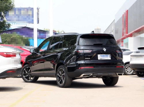 五菱新款7座suv即将上市长近5米轴距近3米19英寸轮胎177马力