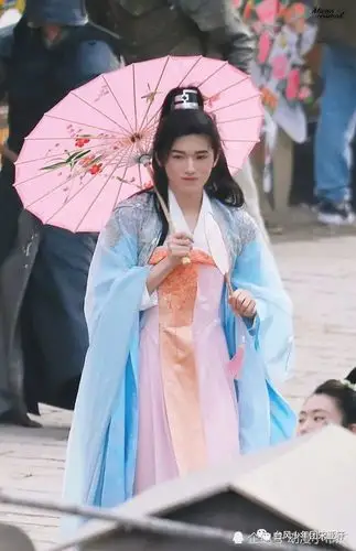 宋亚轩古风女装太惊艳了_腾讯新闻