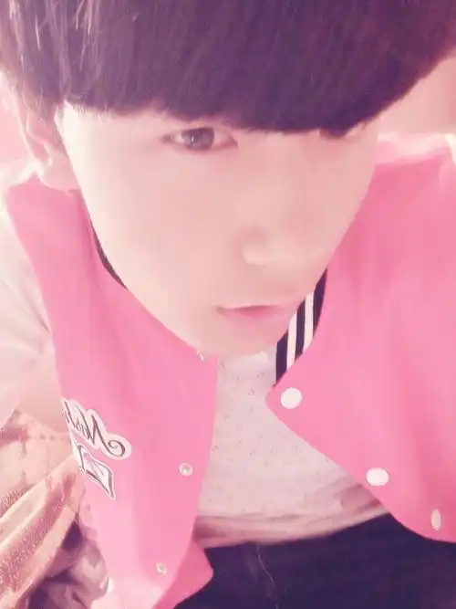 求10-15张15或16岁左右的男生照片,要帅气,不要明星