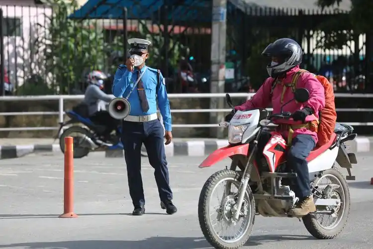 尼泊尔实施"半封锁"政策应对疫情反弹