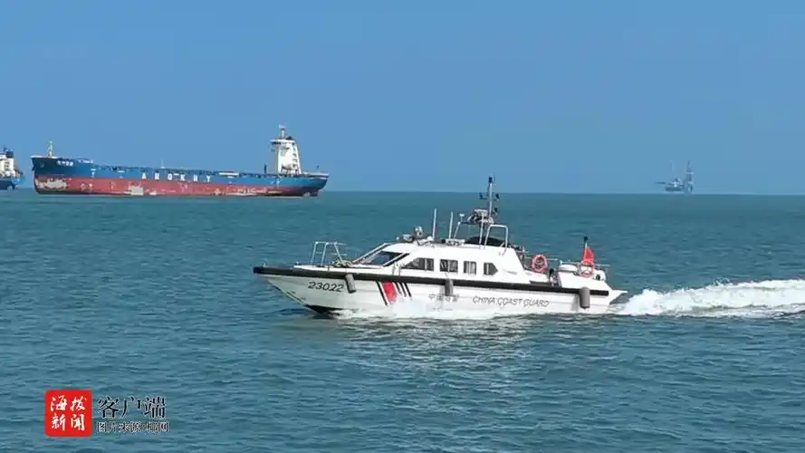 海南海警严阵以待护航琼州海峡春运安全