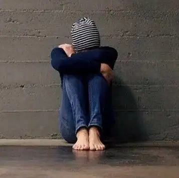 成年人情绪的崩溃都是悄无声息的