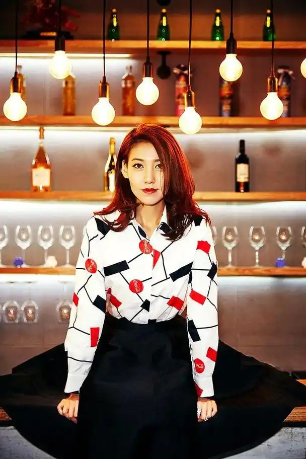 回顾演员高露事业有成有自己的一席之地一儿一女家庭幸福