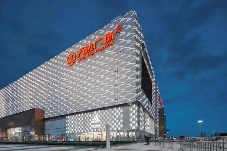 在时代背景之下,首座第四代万达广场——深圳龙岗万达广场应运而生