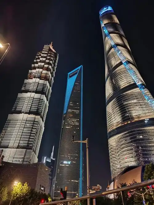 城市夜景摄影:上海外滩的璀璨灯火