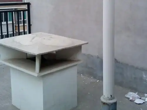 一般用在工业建筑上面,正常呈烟道风帽,屋顶轴流风机等造型,不过通常