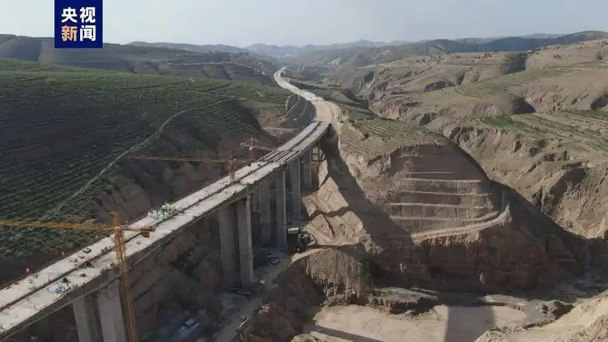 来百度app畅享高清图片7月10日凌晨,银昆高速宁夏段乔家畈1号大桥正式