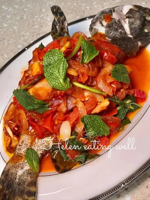 薄荷叶番茄焖鱼斑鱼鲜美开胃的海鱼做法