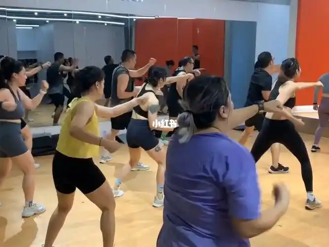 乐刻24h健身bc团课