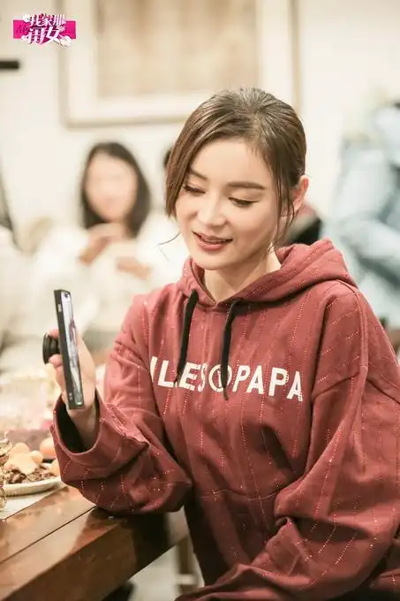 我家那闺女袁姗姗独居生活堪称最精致遭父母催婚回忆青春期