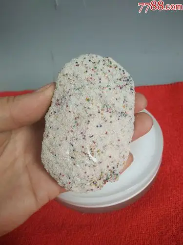 出土少见的老高僧舍利子