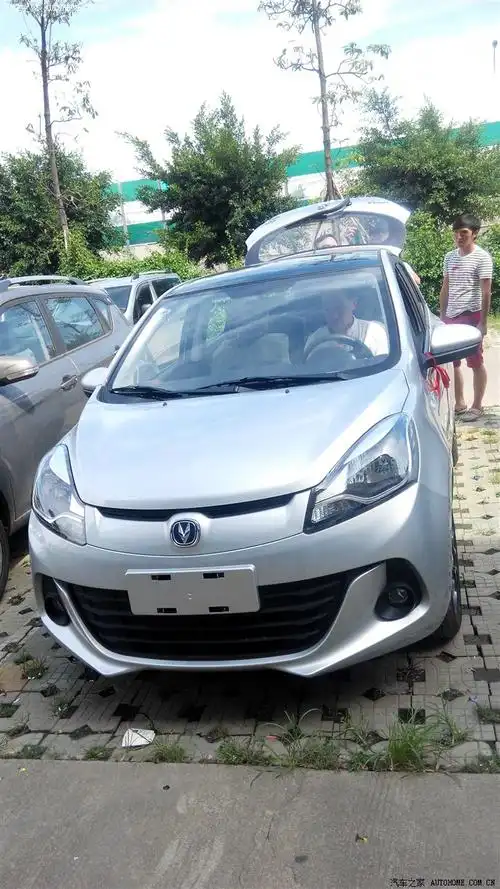 围观南宁首提新奔奔天窗版