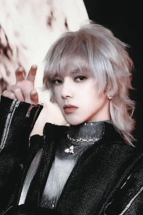 华晨宇超话#华晨宇#hcy花花#2024华晨宇火星演唱会#看着一只可爱的