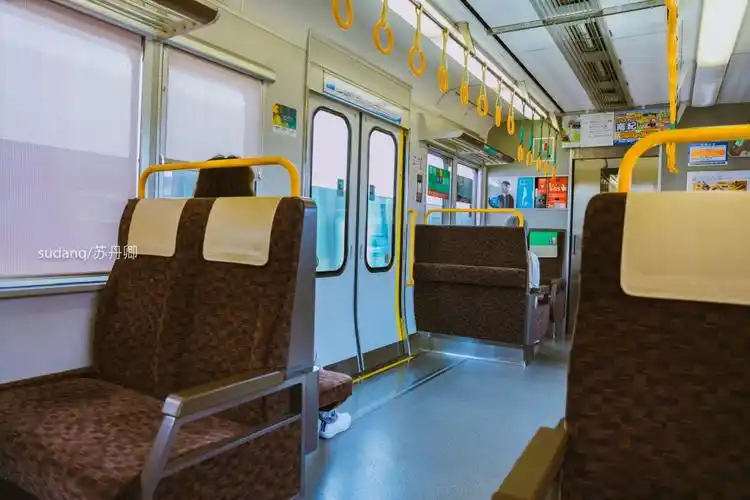 在国内,我们习惯将这样的交通工具统称为地铁,但日本却将其分的很细