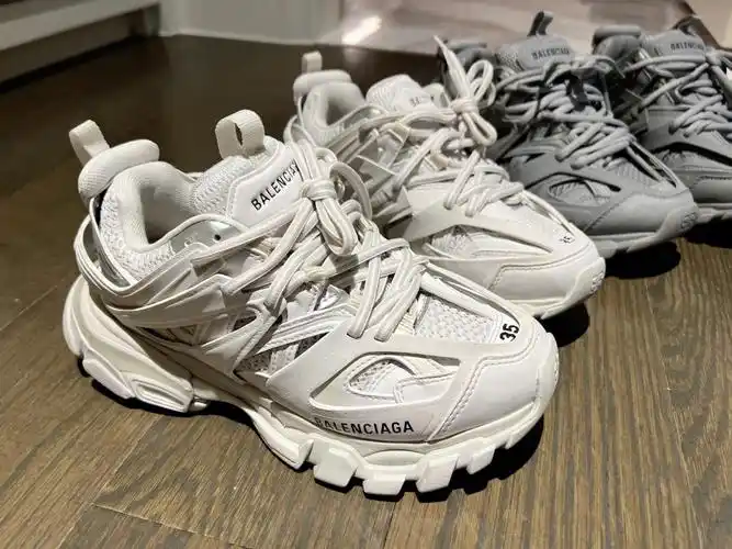 balenciaga巴黎世家老爹鞋track白色和灰色