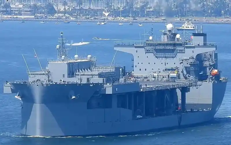 【美国海军】远征移动基地舰"米格尔基思"号(esb-5)驶离圣迭戈海军