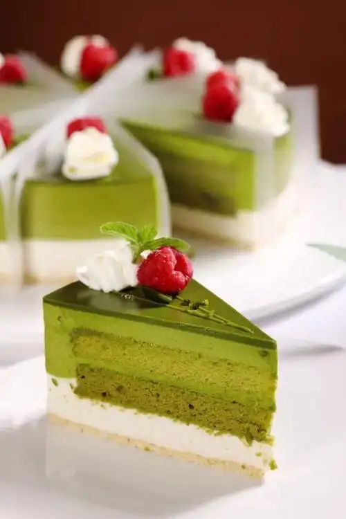 抹茶慕斯蛋糕切块