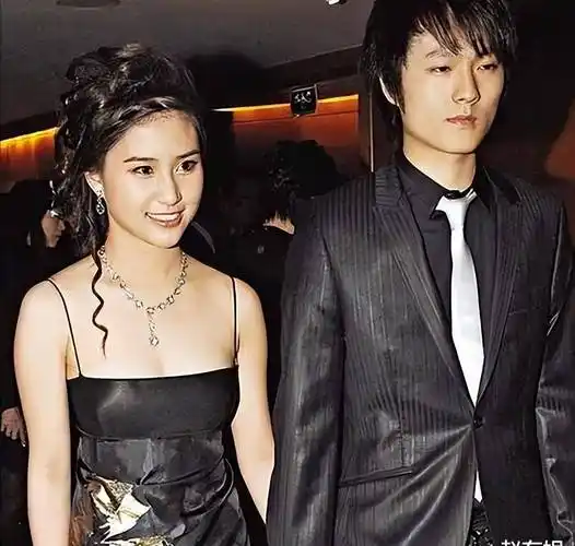 何鸿燊三女儿何超莲:苦追吴克群4年之久,最后却被窦骁宠成公主_感情