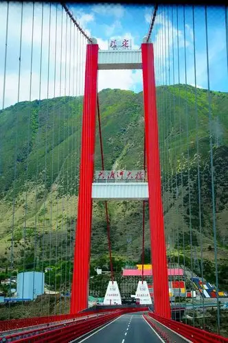 "川藏第一桥"雅康高速的大渡河大桥