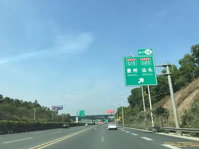 深圳市龙岗区g15沈海高速