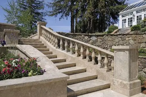 欧式风格别墅庭院台阶格局装修效果图