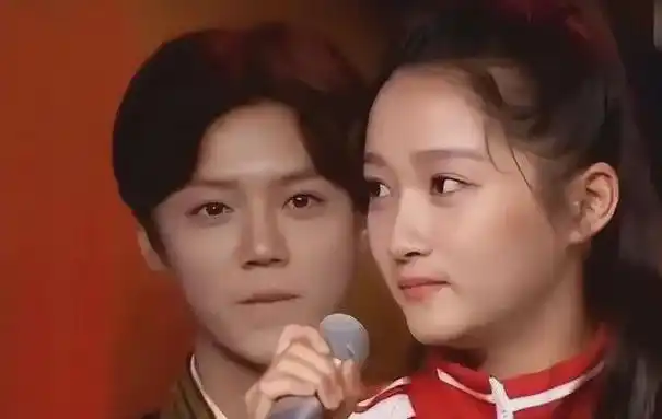 有一种整容叫鹿晗恋爱,女友关晓彤没什么变化,他像换了个人.