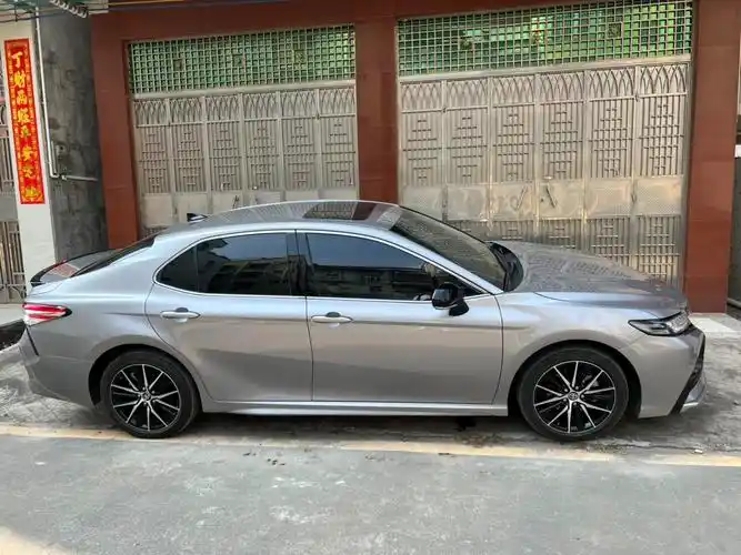 店的拓佑挞凯美瑞圈主看过来,钛灰银锋尚贴黑顶,运动感进一步提升哈