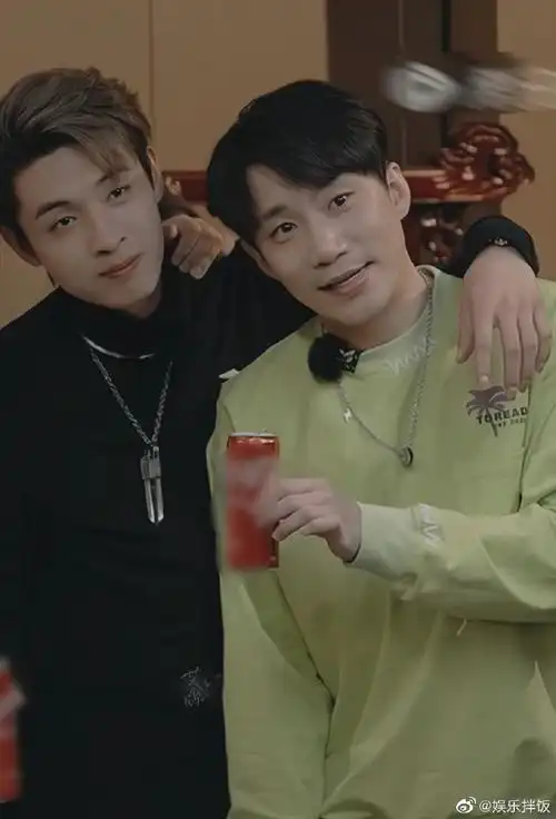 何九华第一次见秦霄贤就说别听烧饼的##朋友请吃饭