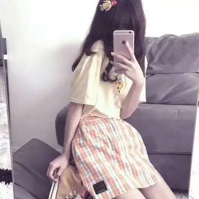 高清女生拿手机遮脸头像