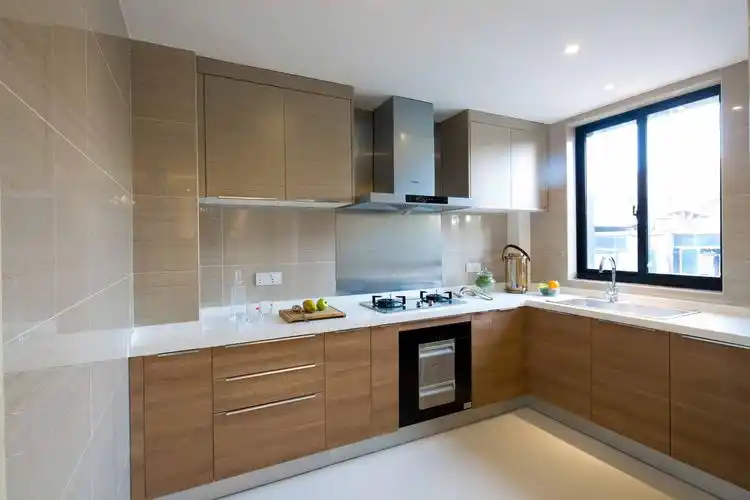 现代港式风格92平二居室厨房橱柜设计图片_装信通网效果图