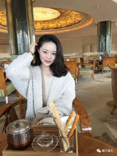 被曝做过裸模和小三,哥大毕业嫁豪门的豆瓣第一女神晚晚到底是谁