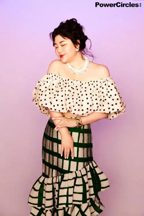 杨天真plusmall三周年庆生封面##杨天真复古氛围多巴胺大片