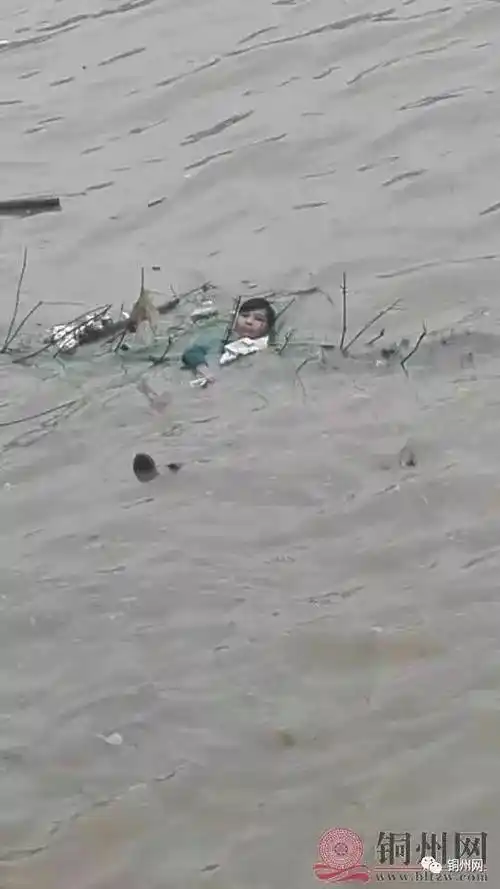 超级惨料:北流陵初门口又浮起一具女尸,一大早吓死人!