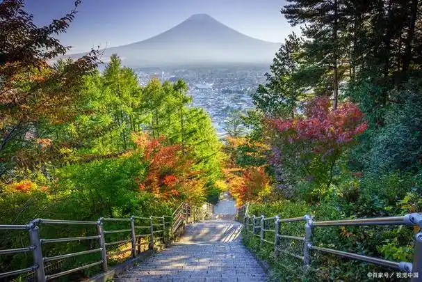 它位于日本北海道,是一个充满浪漫气息的海滨城市.