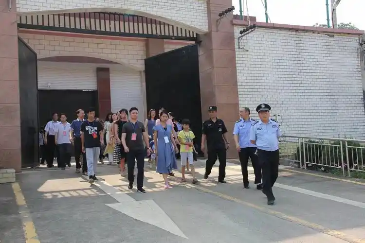 亲情帮教 爱满狱园――衡州监狱举办服刑人员端午节亲情帮教活动